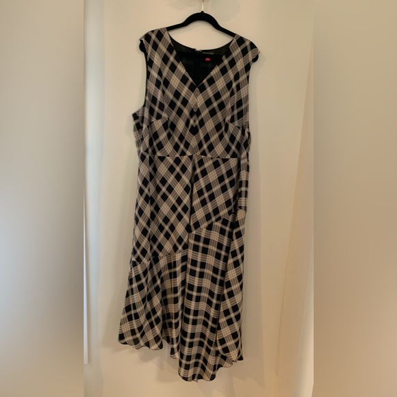 Vince Camuto Black Cream plaid jumper 22 - Picture 5 of 5